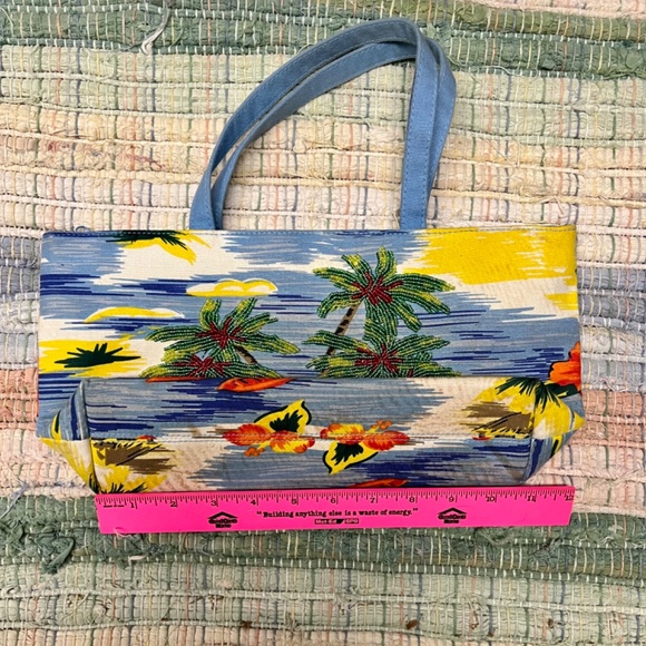 Beaded Palm trees on a tropical theme bag. - Picture 8 of 9